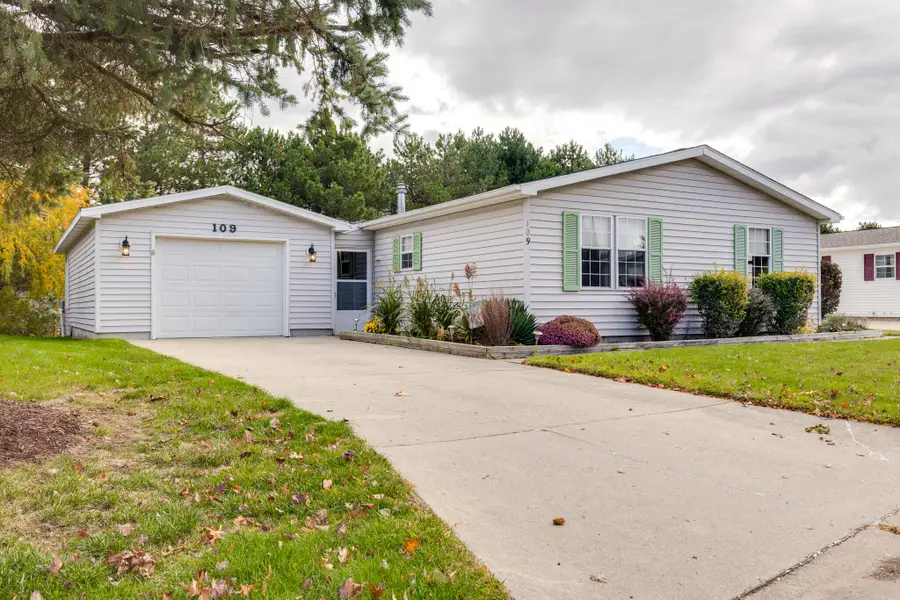 109 Cadgewith E, Lansing, MI 48906 - Image #3