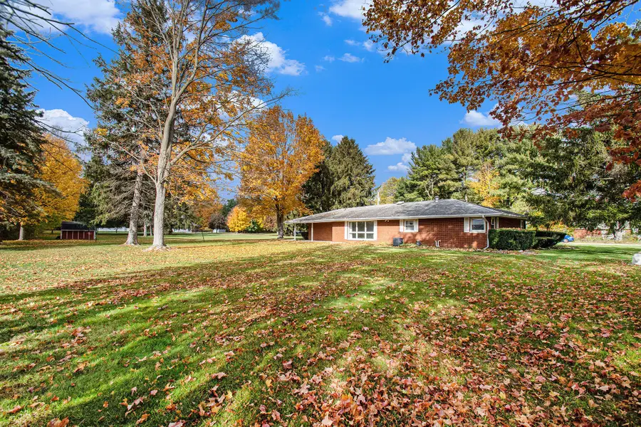 570 Invicta Drive, Niles, MI 49120 - Image #2