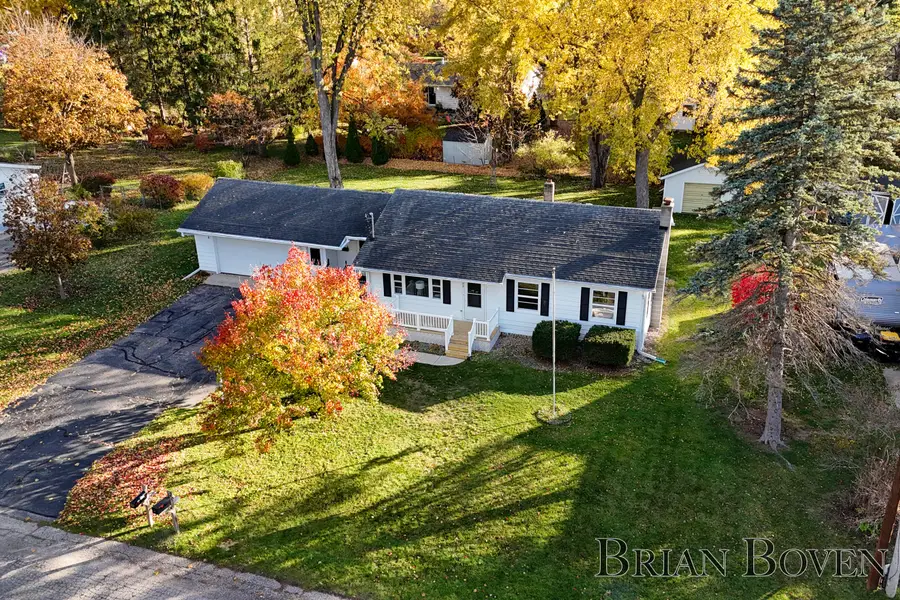 322 Ronald Street Ne, Cedar Springs, MI 49319 - Image #2