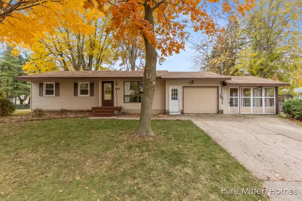 591 Fairway Drive Nw, Grand Rapids, MI 49534