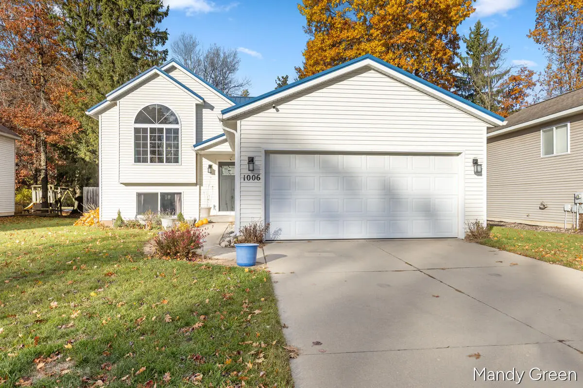 1006 Sprucewood Drive, Greenville, MI 48838 - Image #1