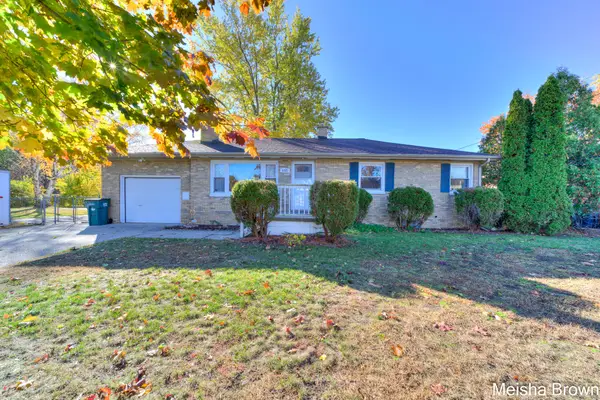 655 E Ellis Road, Norton Shores, MI 49441