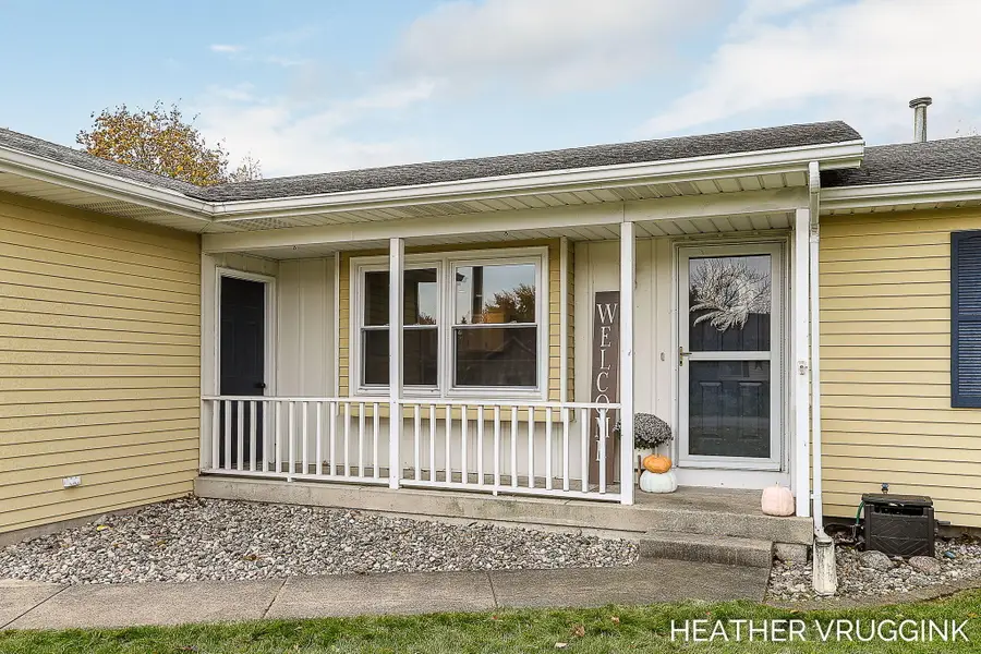 2072 Oak Hollow Drive, Jenison, MI 49428 - Image #2