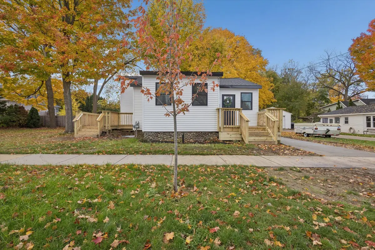 178 Maple Street Ne, Rockford, MI 49341 - Image #1