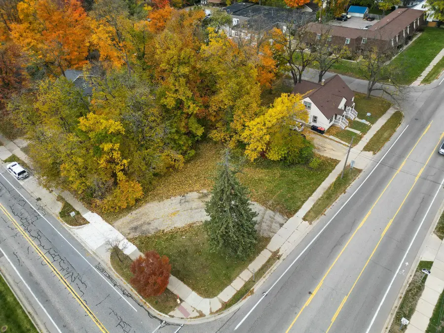 980 Lincoln Avenue, Holland, MI 49423 - Image #2