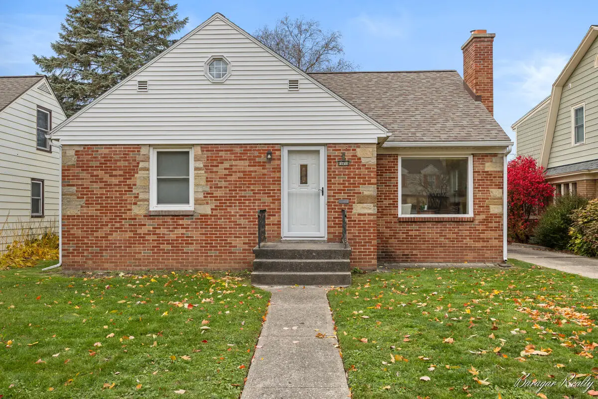 2723 Oakwood Avenue Ne, Grand Rapids, MI 49505 - Image #1