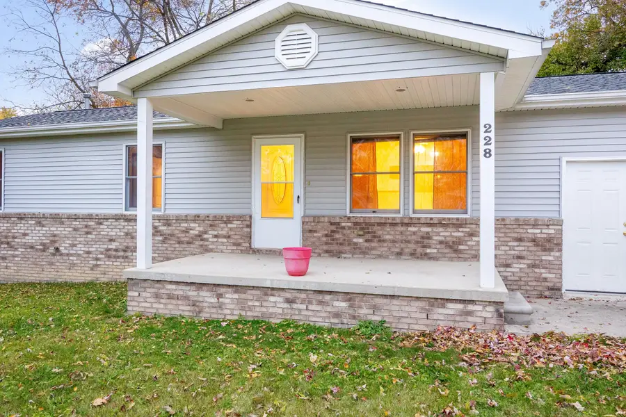 228 Devonshire Road, Ypsilanti, MI 48198 - Image #2