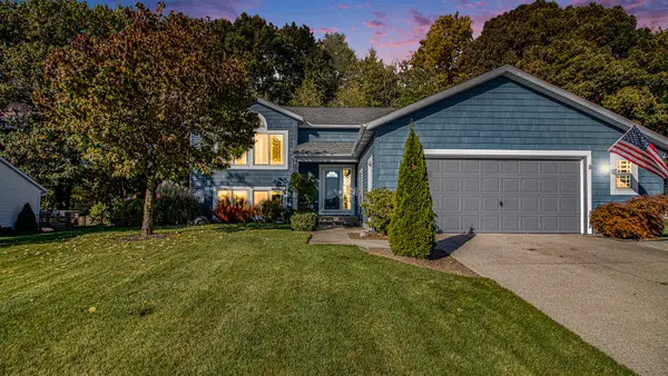 1061 Legacy Drive Ne, Comstock Park, MI 49321