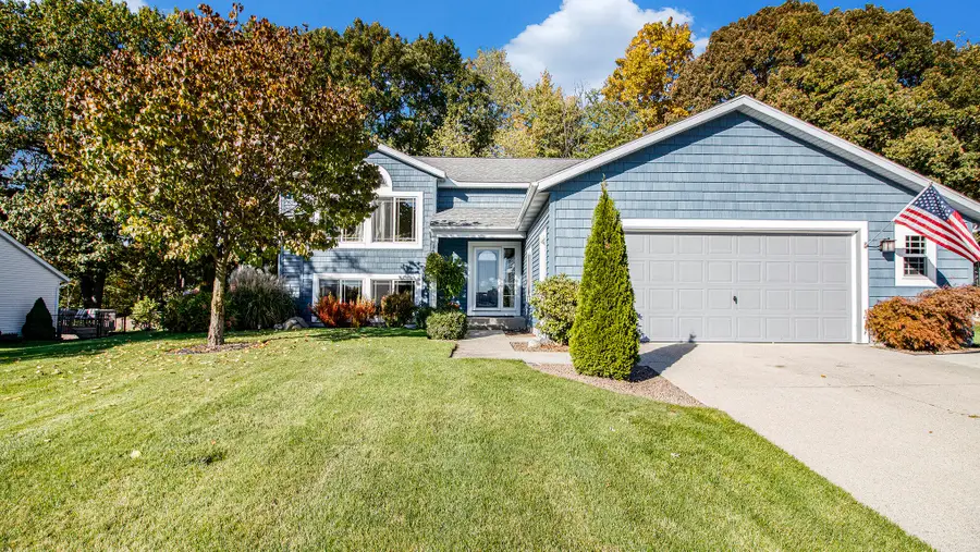 1061 Legacy Drive Ne, Comstock Park, MI 49321 - Image #2