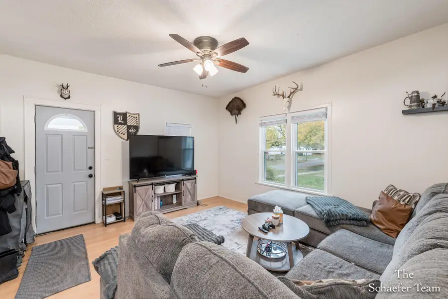 818 Pleasant Street, Belding, MI 48809 - Image #3