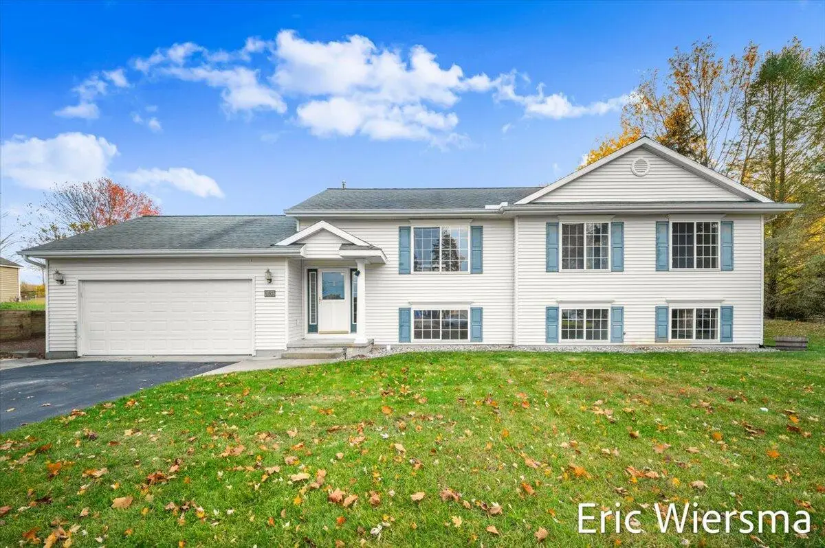 7635 Hessler Drive Ne, Rockford, MI 49341 - Image #1