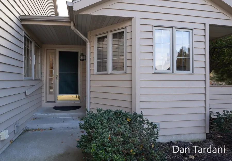 1648 E Harbour Towne Circle, Muskegon, MI 49441 - Image #3