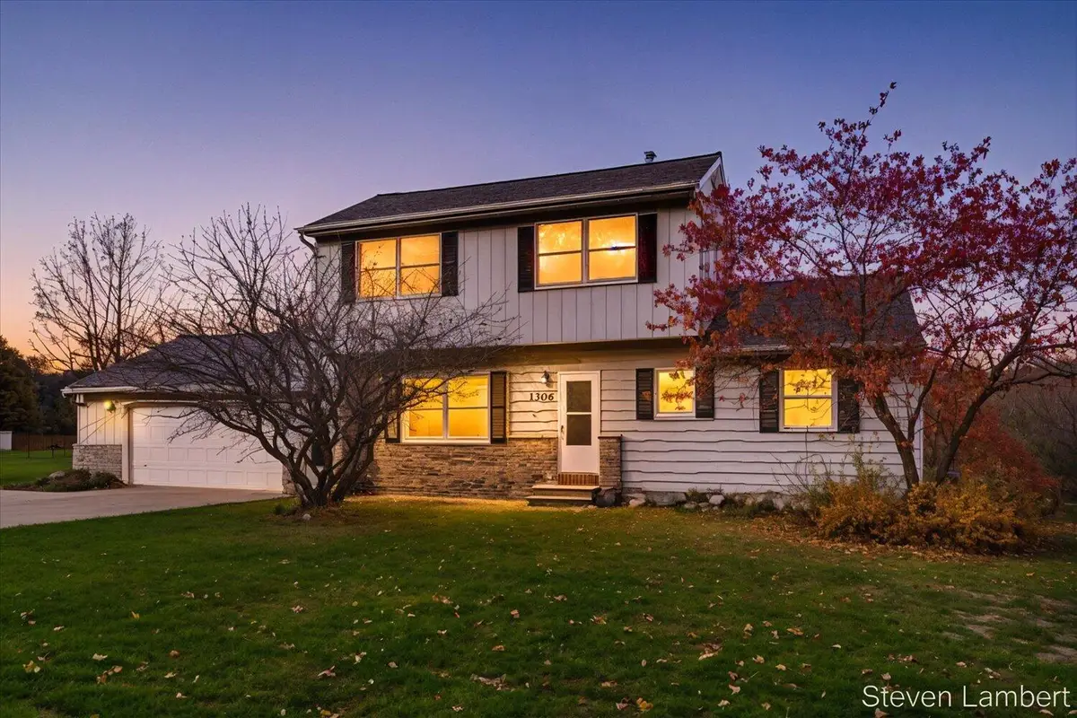 1306 W B Avenue, Plainwell, MI 49080 - Image #1