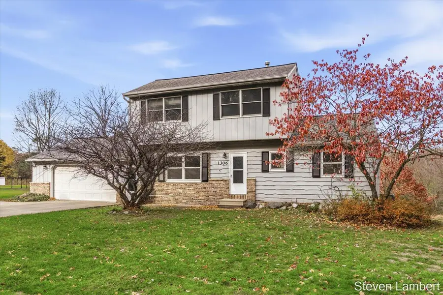 1306 W B Avenue, Plainwell, MI 49080 - Image #2