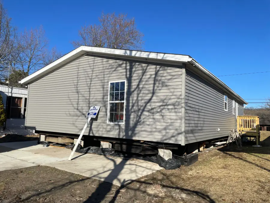 3900 W Jefferson Avenue, Trenton, MI 48183 - Image #2