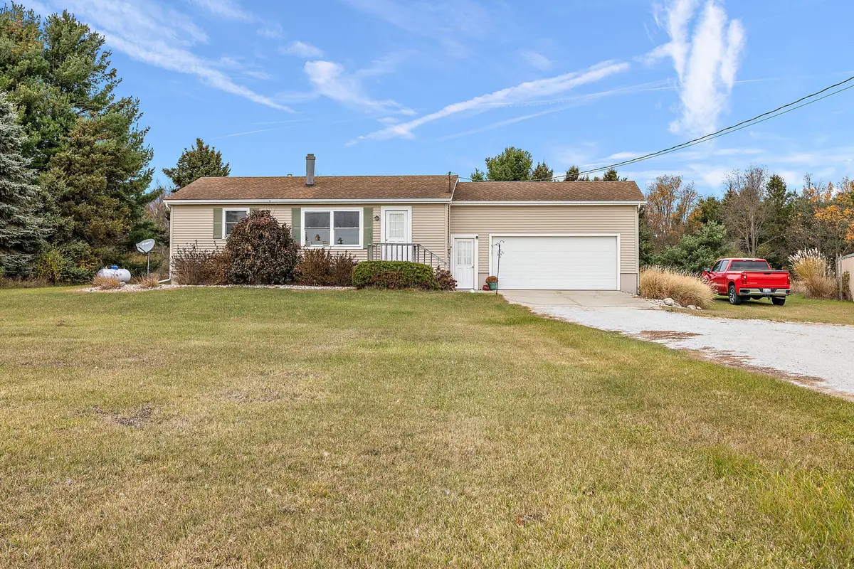 7068 Fruitvale Road, Montague, MI 49437 - Image #1