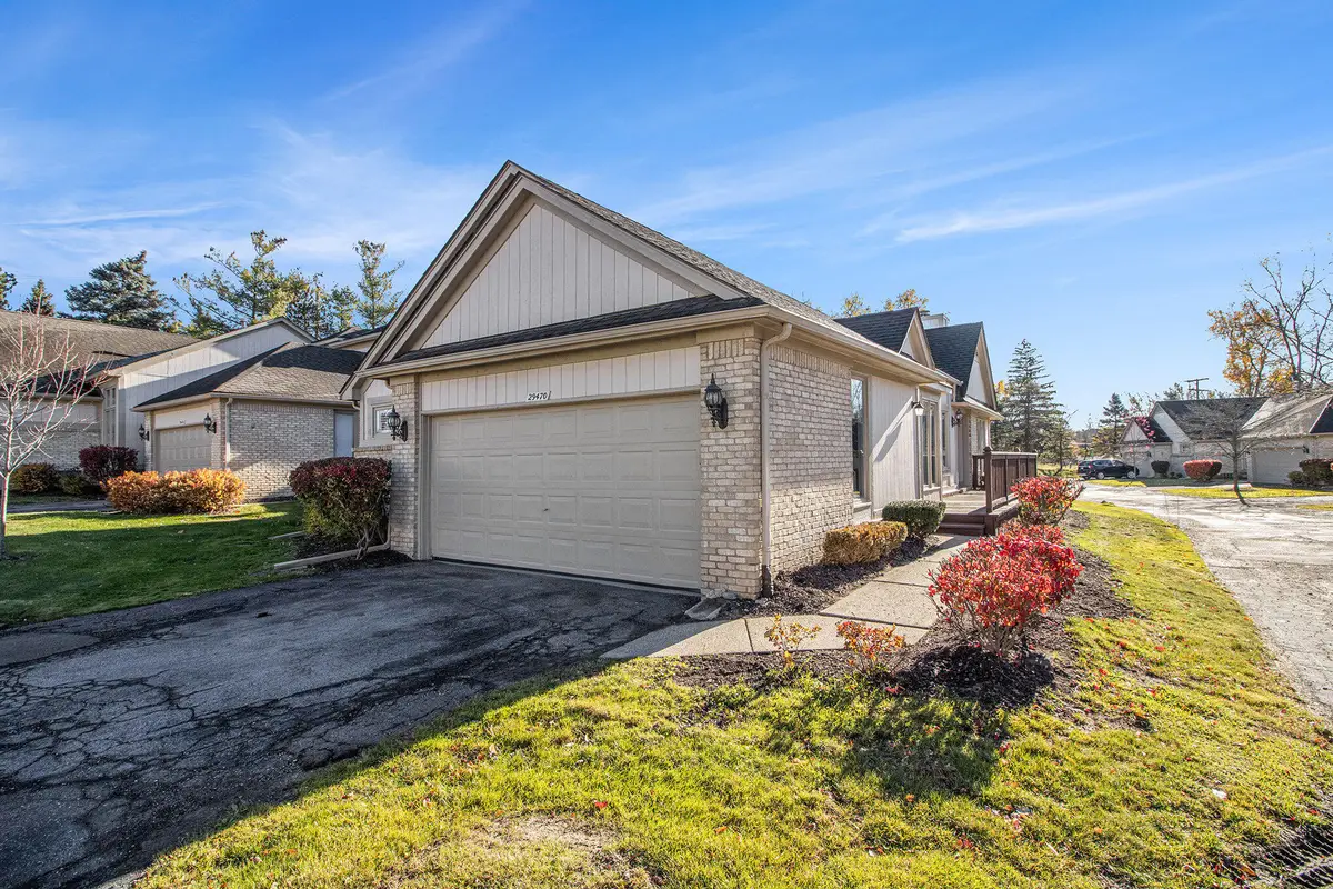 29470 Cove Creek Lane, Farmington Hills, MI 48334 - Image #1