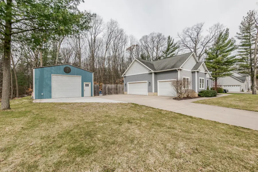 6691 E Point Drive, Fruitport, MI 49415 - Image #3