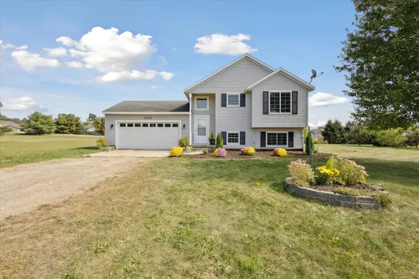 10550 Wolven Avenue Ne, Rockford, MI 49341