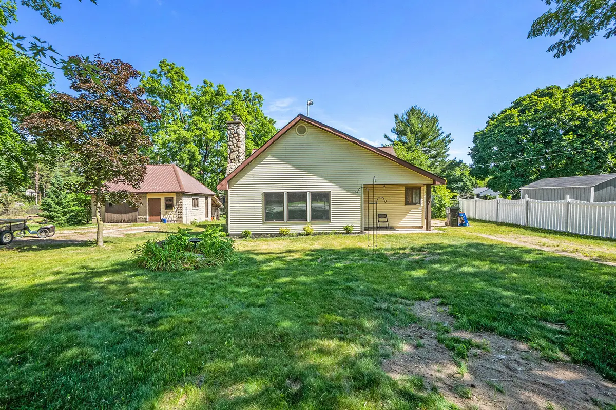 863 E Wilcox Avenue, White Cloud, MI 49349 - Image #1