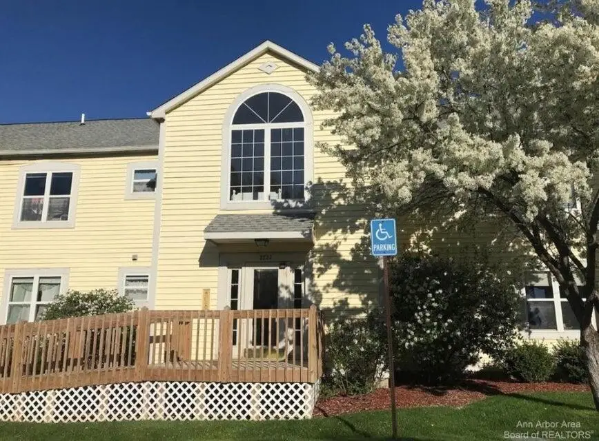 2233 S Huron Parkway #2, Ann Arbor, MI 48104 - Image #1