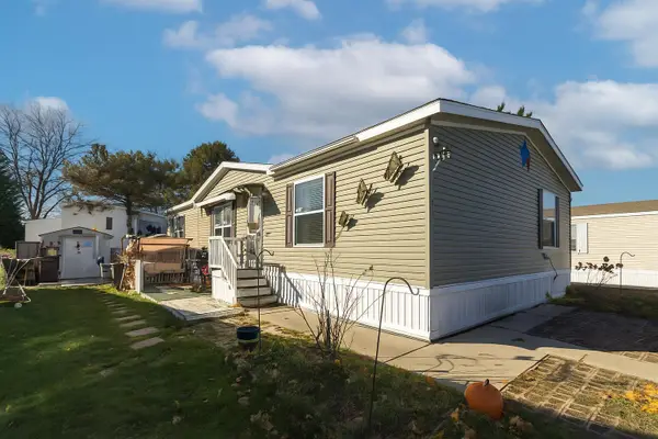 330 Oak Ridge Street, Mason, MI 48854