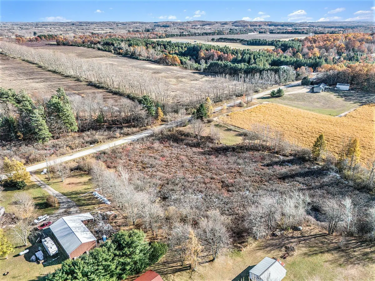 2707 N 48th Avenue, Mears, MI 49436 - Image #1