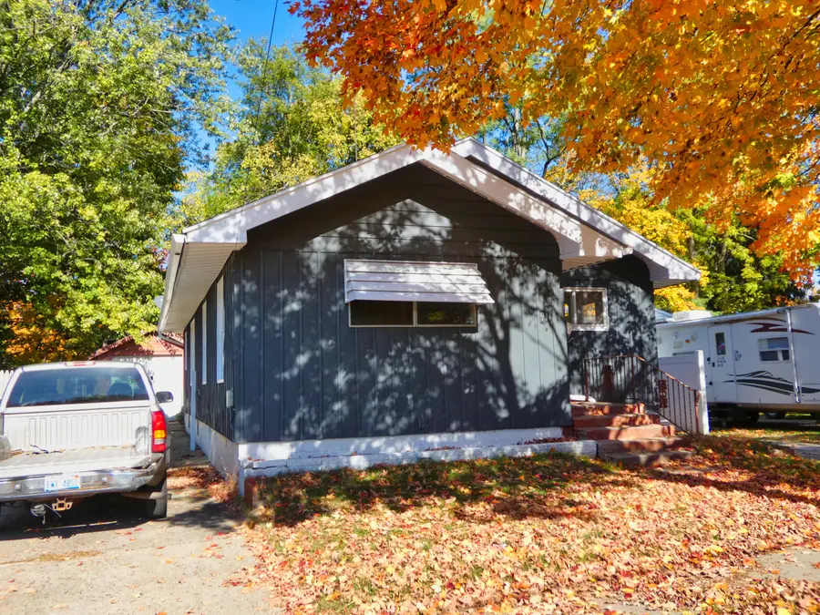 911 Hickory, Niles, MI 49120 - Image #2