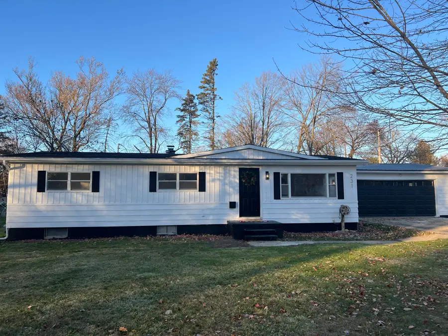 231 E Smith Street, Sheridan, MI 48884 - Image #3