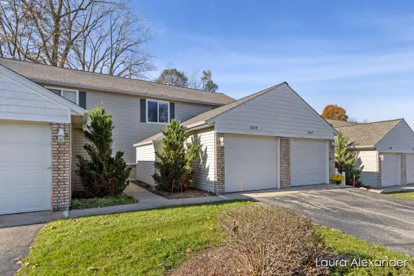 8525 Courtland Drive Ne, Rockford, MI 49341