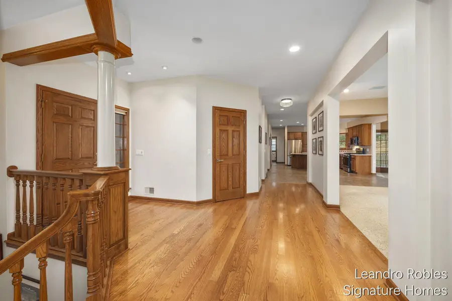 2875 Riverwoods Drive Ne, Rockford, MI 49341 - Image #2