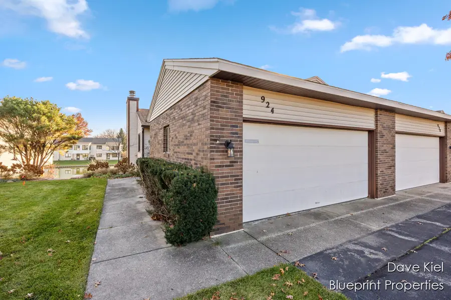 924 Amberwood West Drive Sw, Byron Center, MI 49315 - Image #2