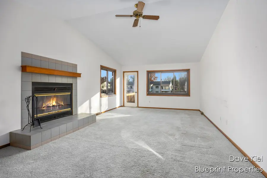 924 Amberwood West Drive Sw, Byron Center, MI 49315 - Image #3