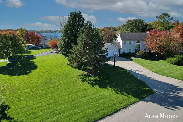 6574 Gran Via Drive Ne, Rockford, MI 49341