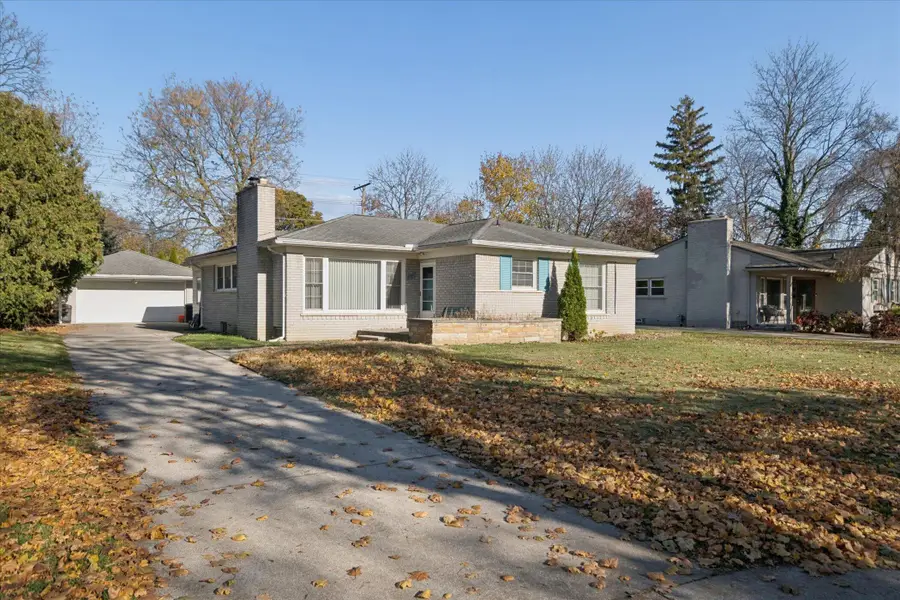 421 S Williamsbury Road, Bloomfield Township, MI 48301 - Image #2