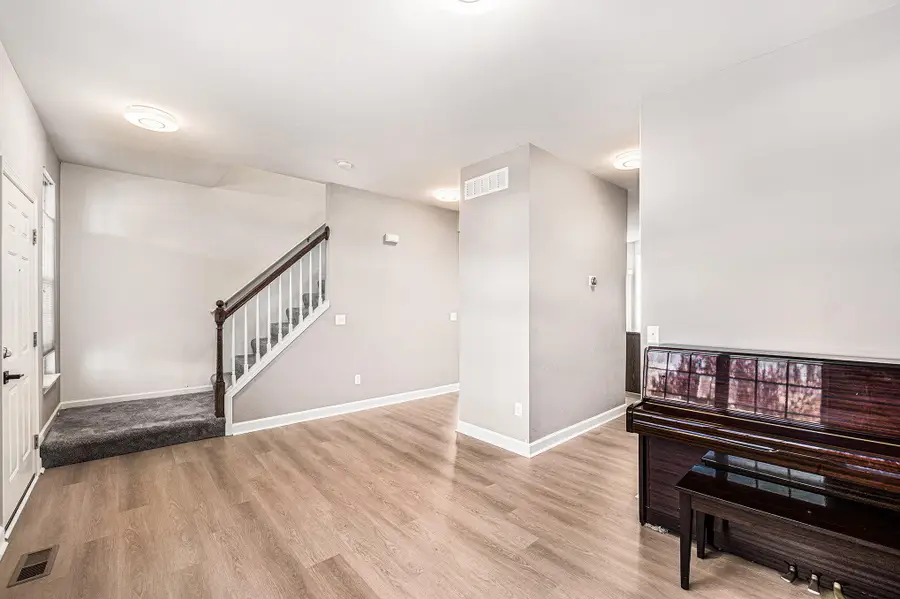 27106 Ladbroke Street, Novi, MI 48374 - Image #2