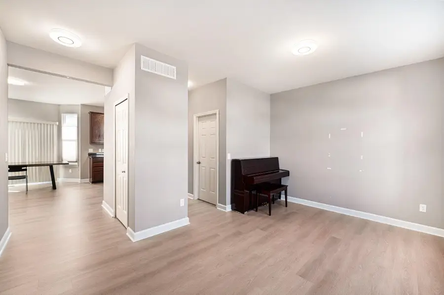 27106 Ladbroke Street, Novi, MI 48374 - Image #3