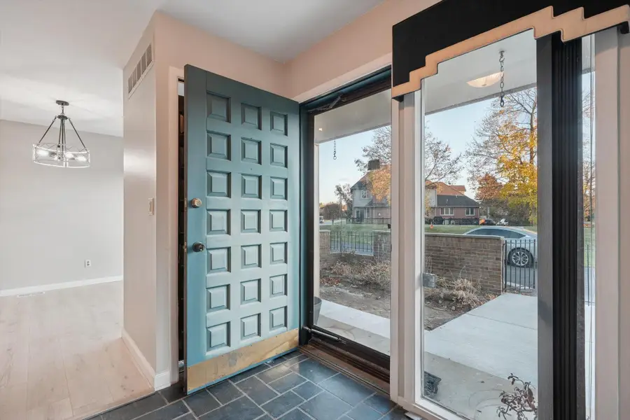 1525 S Hill Boulevard, Bloomfield Hills, MI 48304 - Image #2