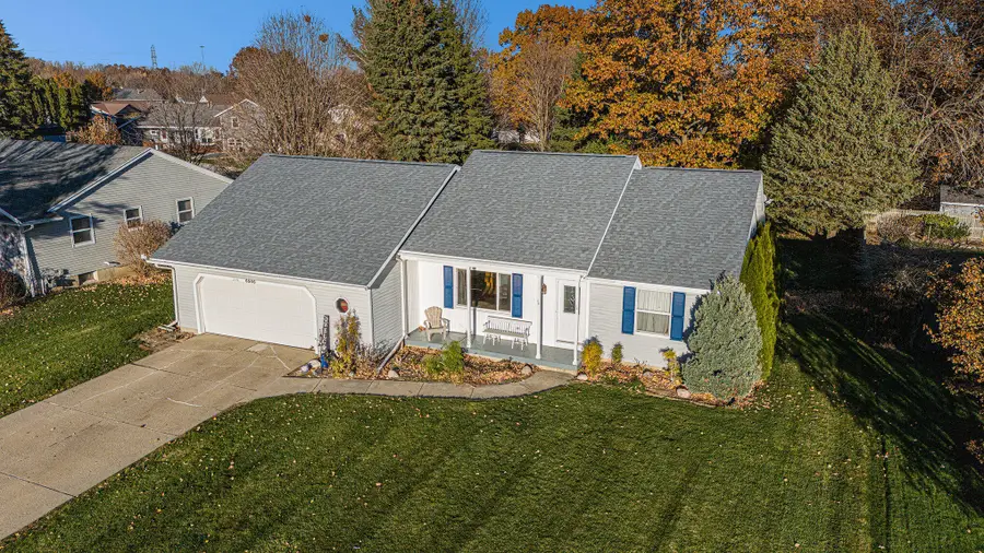 6540 Kingtree Drive Sw, Byron Center, MI 49315 - Image #2