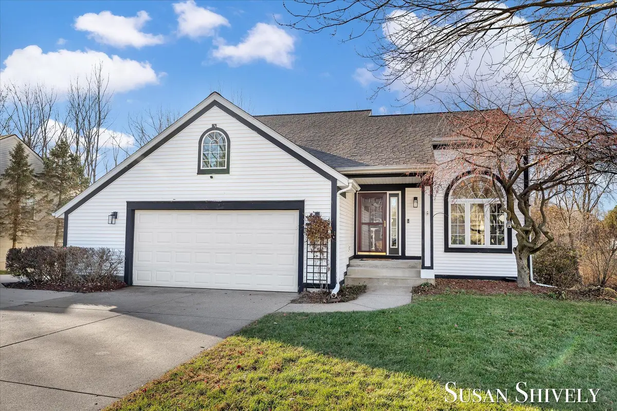 6903 Lake Bluff Drive Ne, Comstock Park, MI 49321 - Image #1