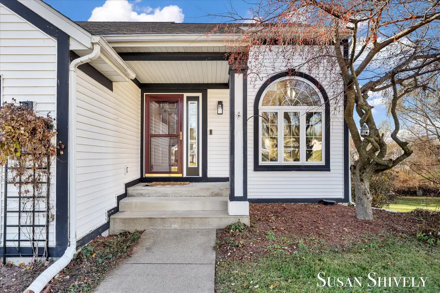 6903 Lake Bluff Drive Ne, Comstock Park, MI 49321 - Image #3