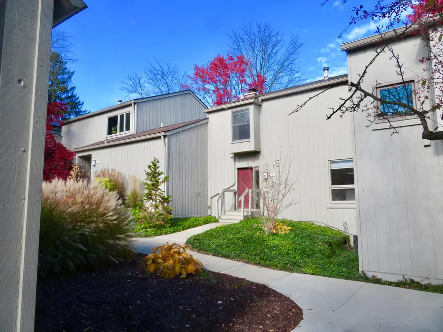 2134 Overlook Court, Ann Arbor, MI 48103 - Image #2