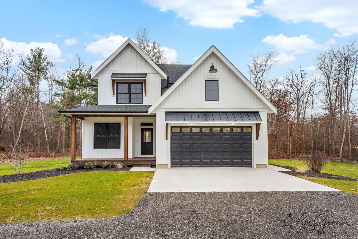 10048 Barberry Lane, Howard City, MI 49329 - Image #1