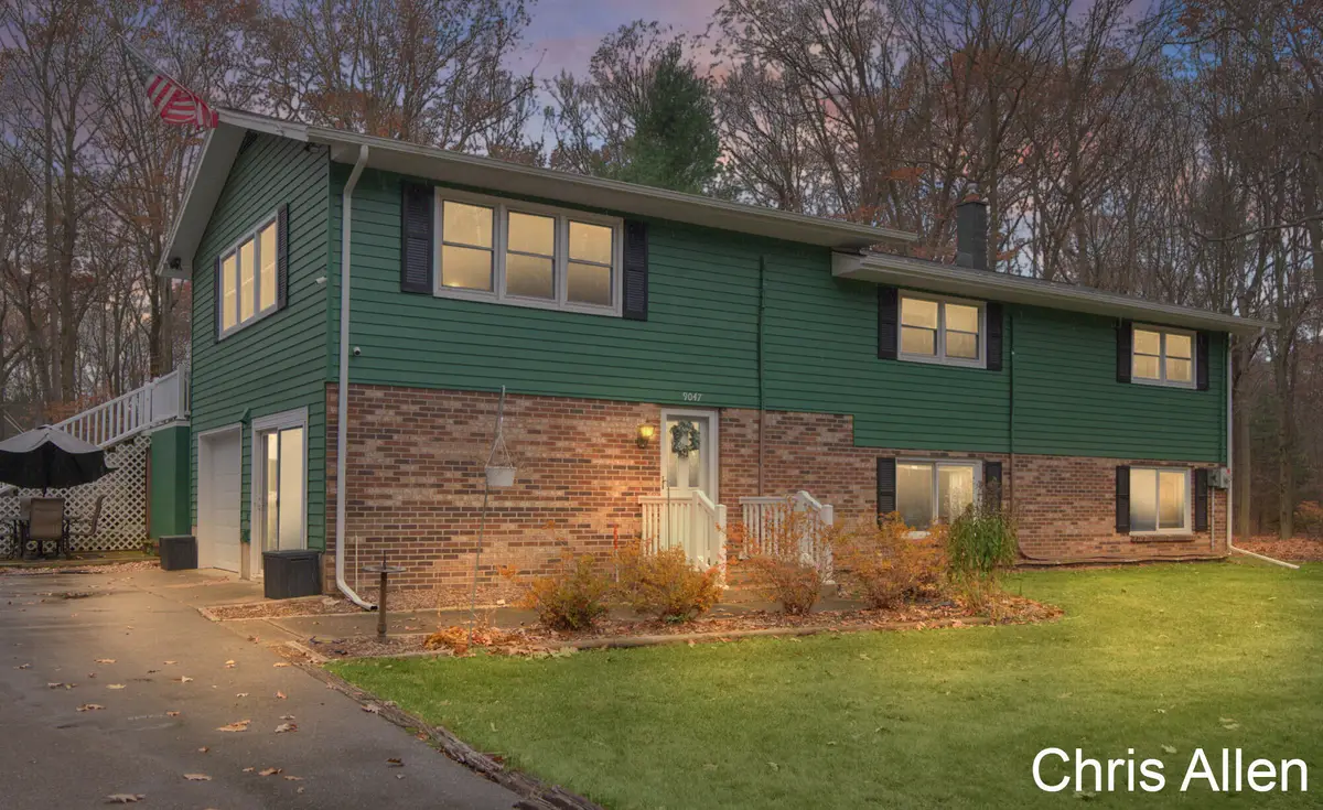 9047 Algoma Avenue Ne, Rockford, MI 49341 - Image #1