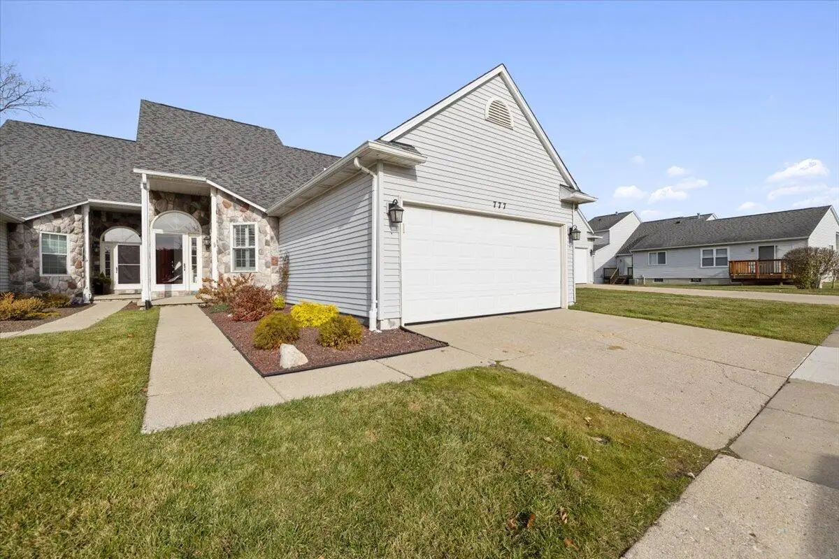 777 Challenging Trail, South Lyon, MI 48178 - Image #1