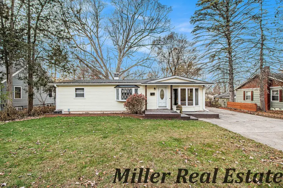 926 N Washington Street, Lowell, MI 49331 - Image #2