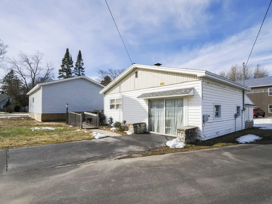 480 E Parkdale Avenue, Manistee, MI 49660 - Image #3