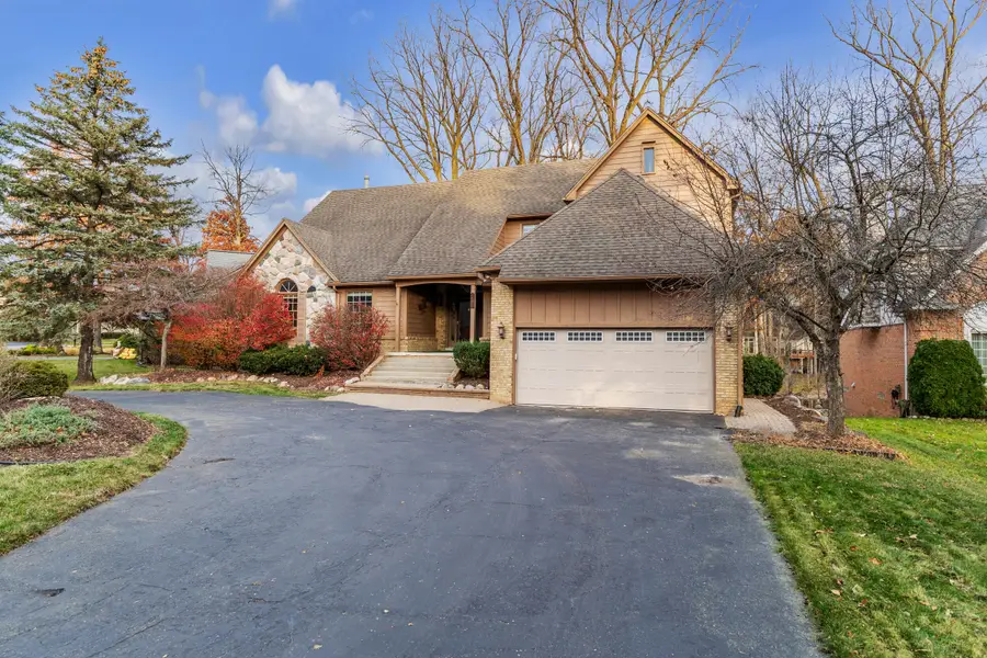 6057 Beachwood Drive, West Bloomfield, MI 48324 - Image #2