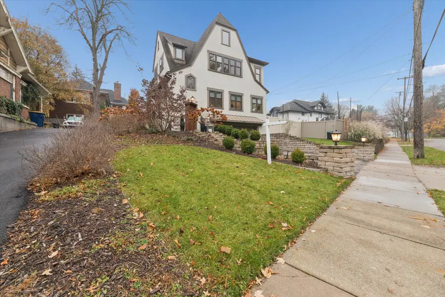 1824 Sherman Street Se, Grand Rapids, MI 49506 - Image #2