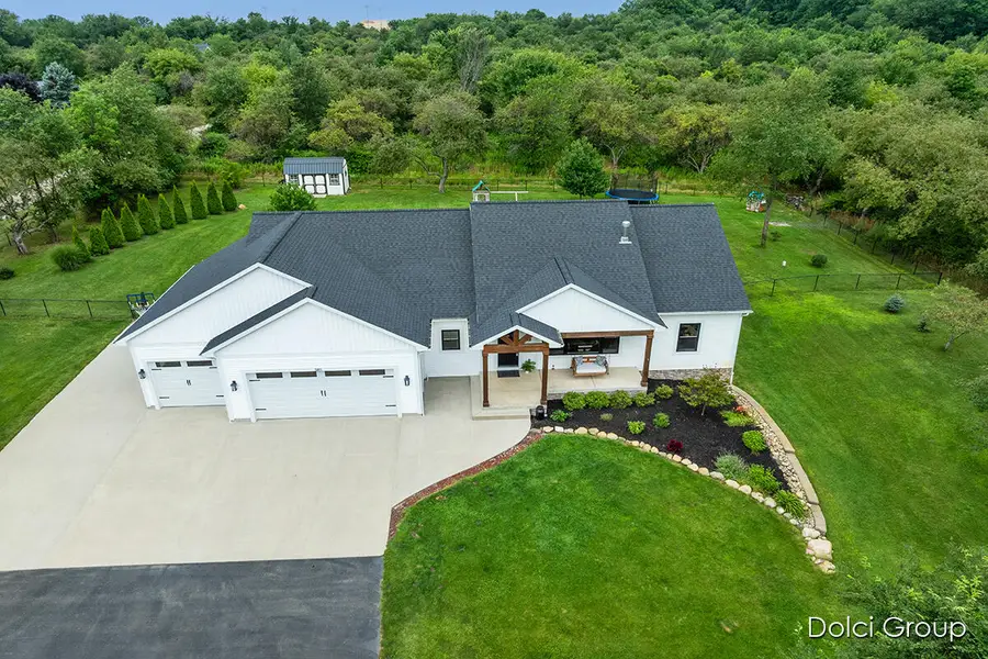 3811 Peach Ridge Avenue Nw, Grand Rapids, MI 49544 - Image #2